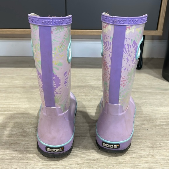 Bogs tie dye splatter rain boots in purple 3Y - Picture 4 of 13